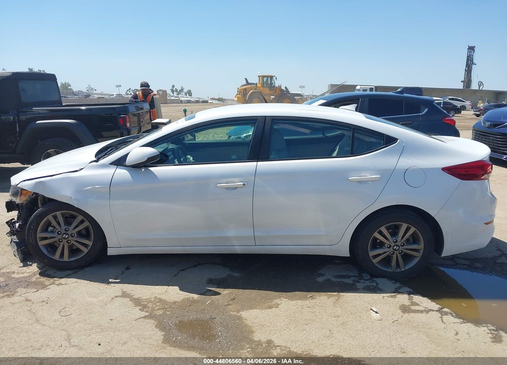 2018 HYUNDAI ELANTRA SEL VIN: 5NPD84LF4JH281614