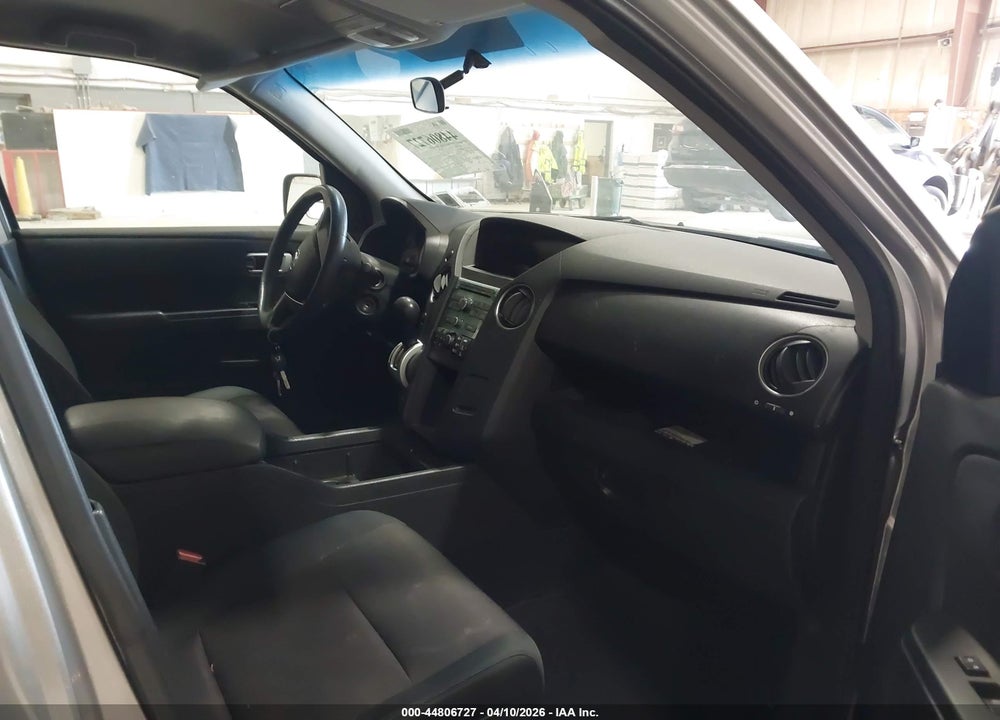 2010 HONDA PILOT LX VIN: 5FNYF4H23AB008059