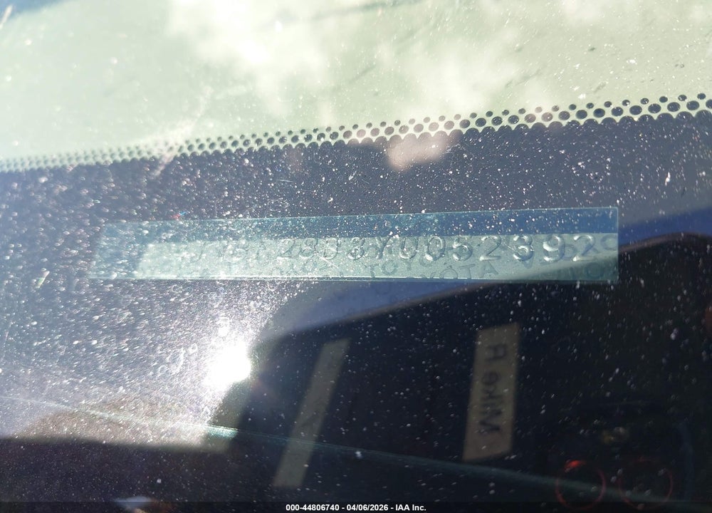 2000 TOYOTA AVALON XL VIN: 4T1BF28B3YU052392