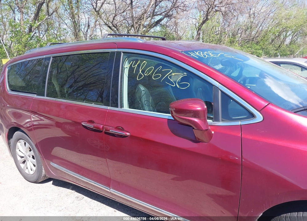 2018 CHRYSLER PACIFICA TOURING L VIN: 2C4RC1BG4JR101953