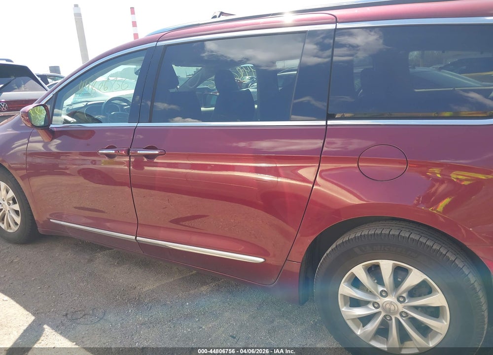2018 CHRYSLER PACIFICA TOURING L VIN: 2C4RC1BG4JR101953
