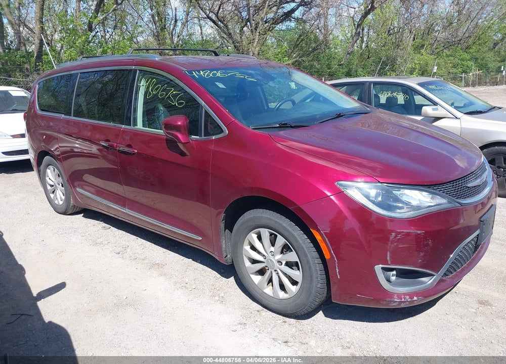 2018 CHRYSLER PACIFICA TOURING L VIN: 2C4RC1BG4JR101953