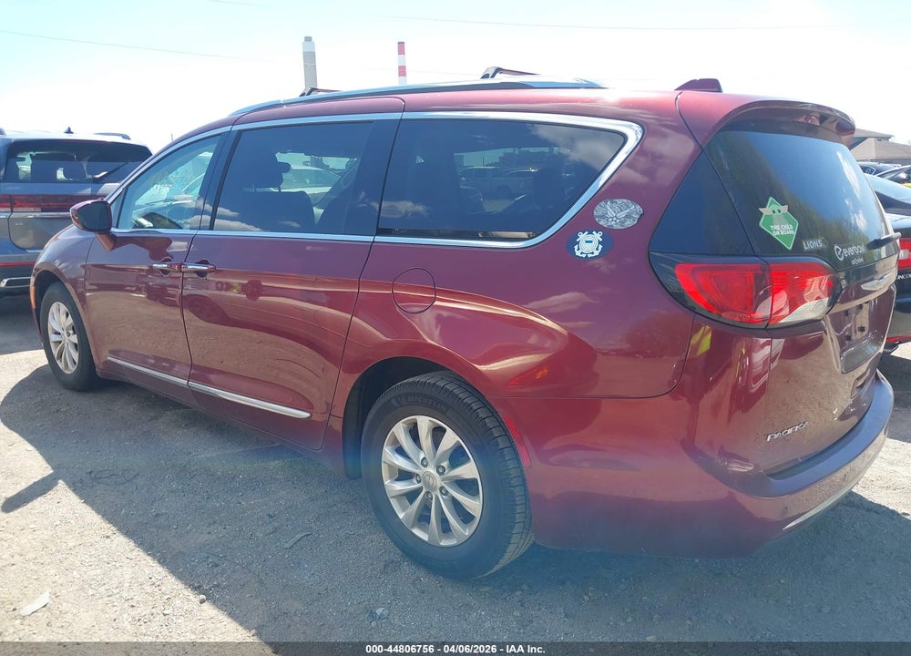 2018 CHRYSLER PACIFICA TOURING L VIN: 2C4RC1BG4JR101953