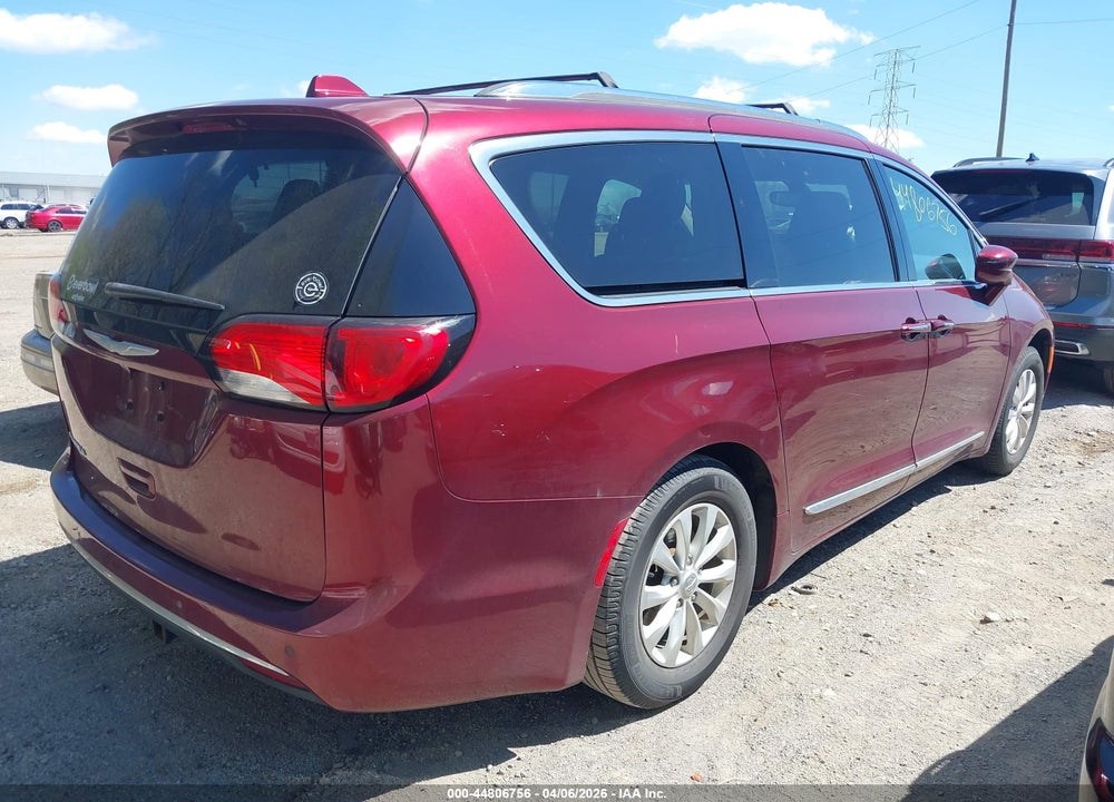 2018 CHRYSLER PACIFICA TOURING L VIN: 2C4RC1BG4JR101953