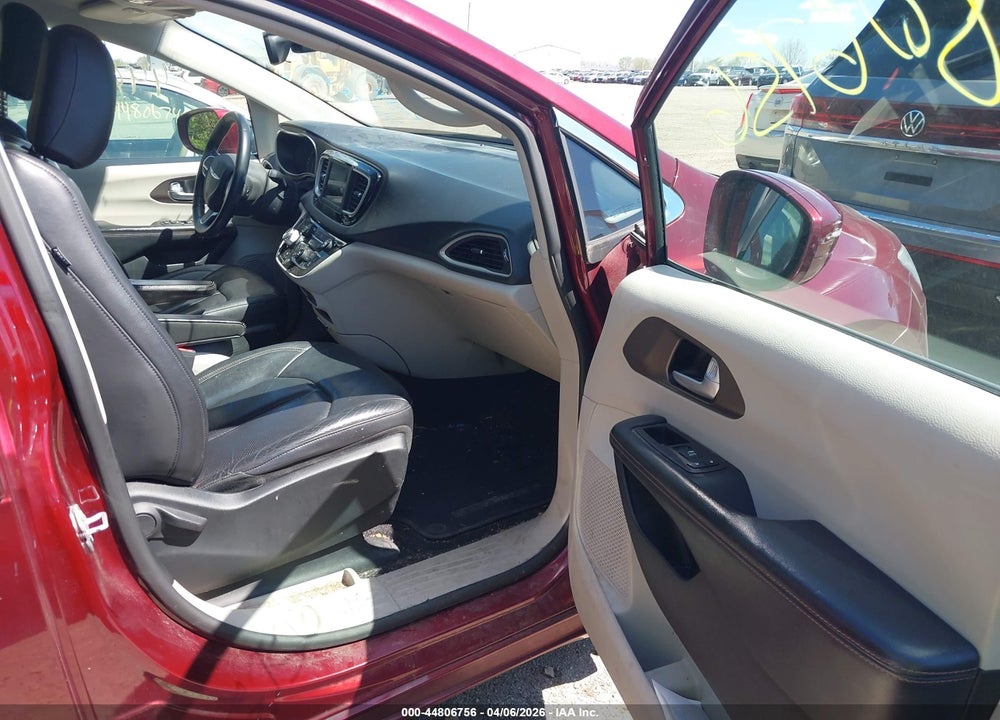 2018 CHRYSLER PACIFICA TOURING L VIN: 2C4RC1BG4JR101953