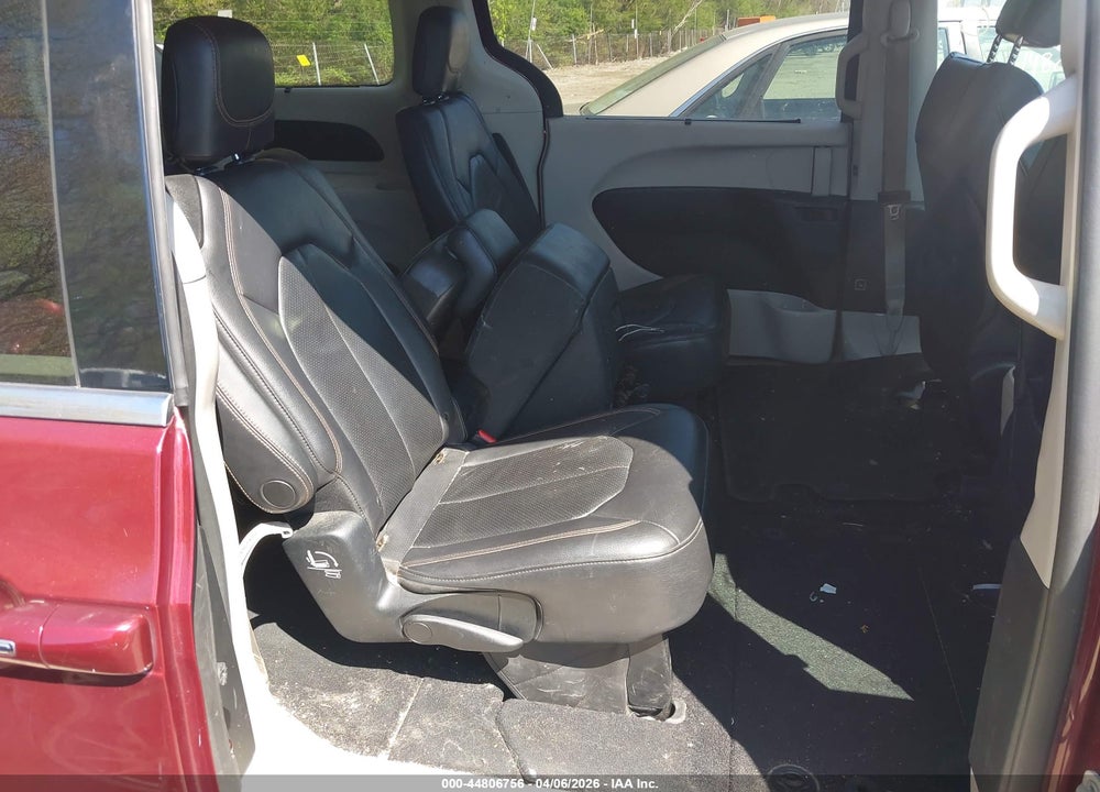 2018 CHRYSLER PACIFICA TOURING L VIN: 2C4RC1BG4JR101953