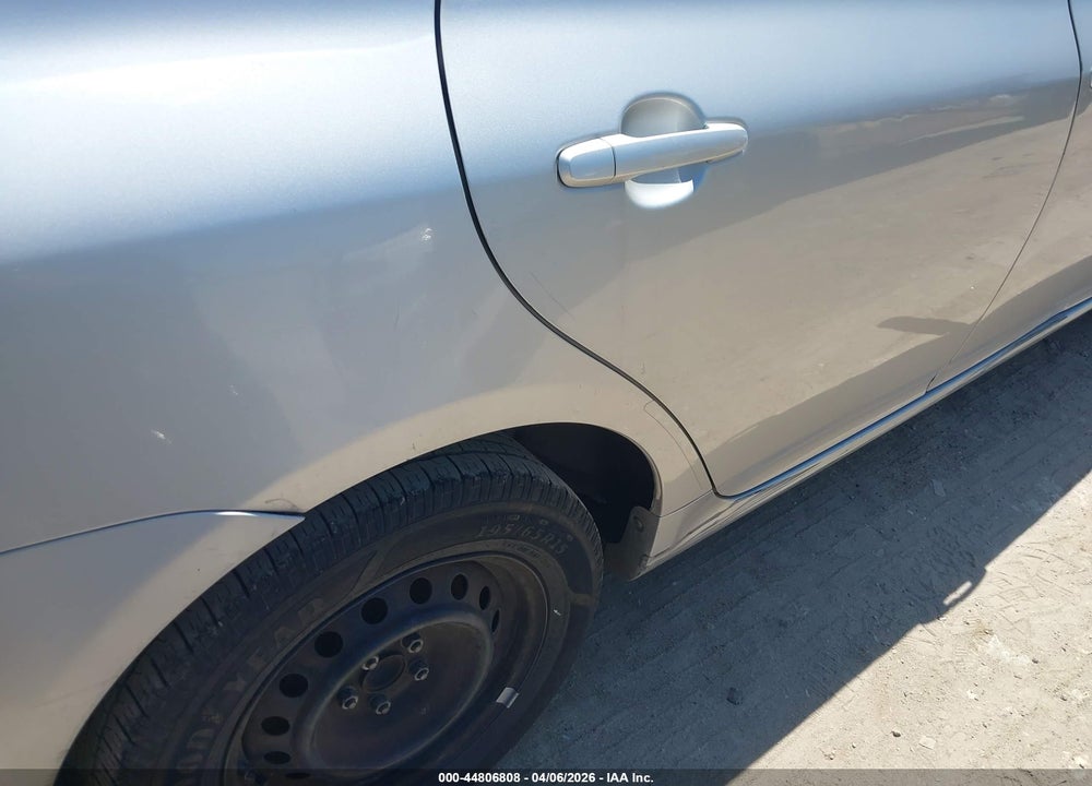 2010 TOYOTA COROLLA LE VIN: 1NXBU4EE2AZ199812
