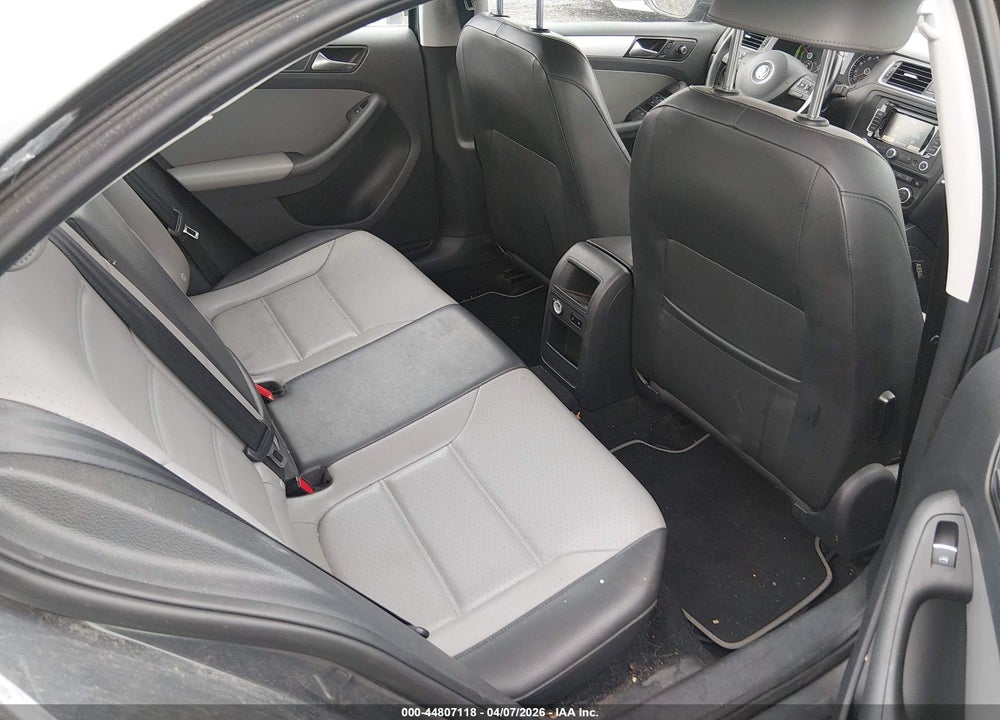 2014 VOLKSWAGEN JETTA HYBRID SEL VIN: 3VW637AJ8EM210672