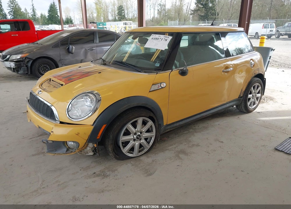 2009 MINI COOPER S VIN: WMWMF73579TW86935