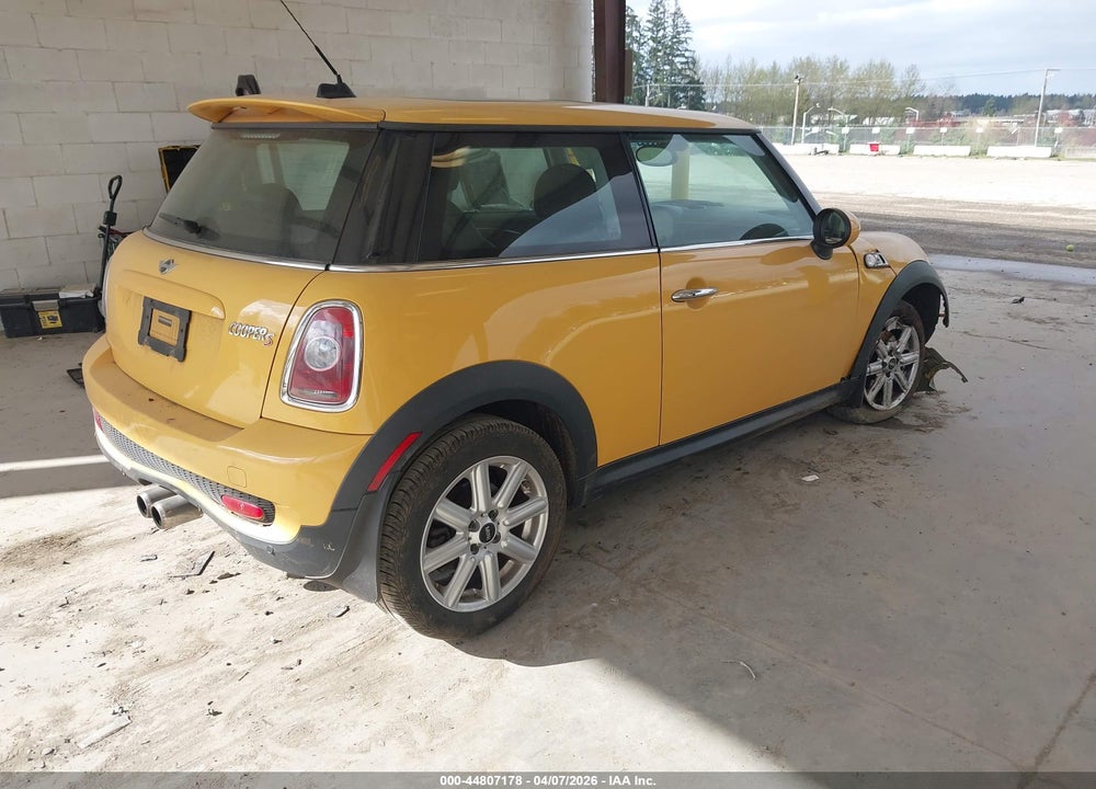 2009 MINI COOPER S VIN: WMWMF73579TW86935
