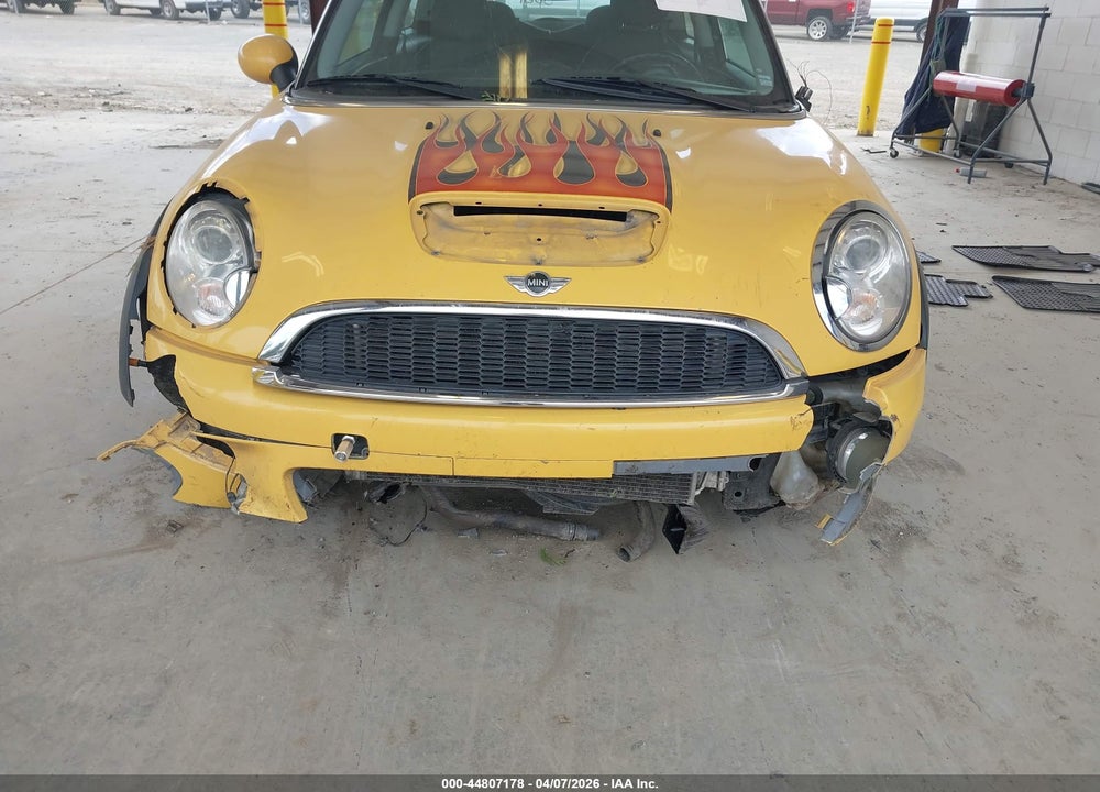 2009 MINI COOPER S VIN: WMWMF73579TW86935