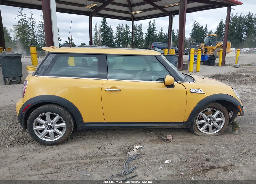 2009 MINI COOPER S VIN: WMWMF73579TW86935