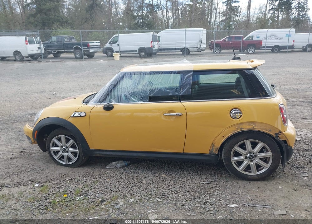 2009 MINI COOPER S VIN: WMWMF73579TW86935
