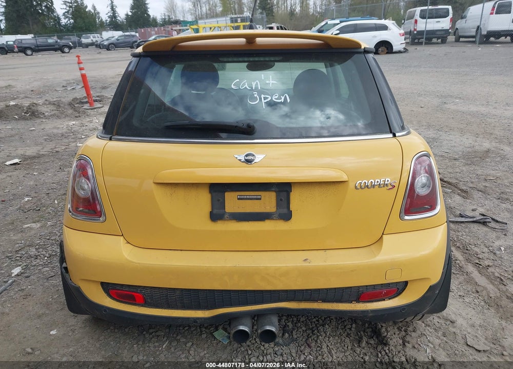 2009 MINI COOPER S VIN: WMWMF73579TW86935