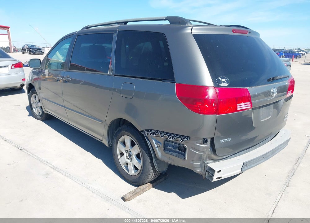 2004 TOYOTA SIENNA XLE VIN: 5TDZA22C14S003743