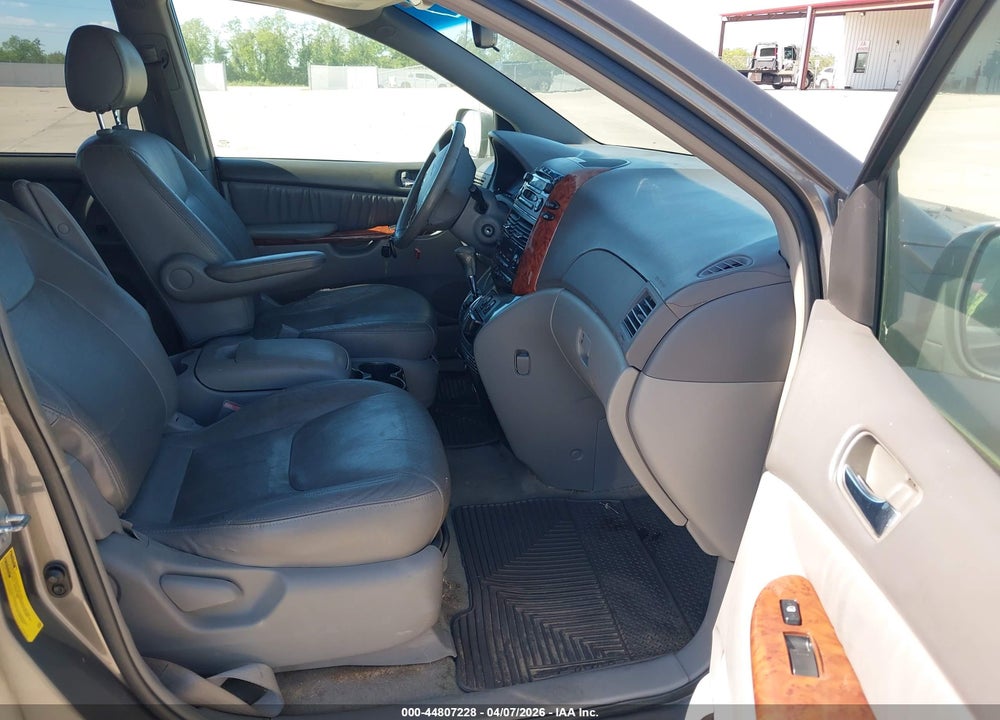 2004 TOYOTA SIENNA XLE VIN: 5TDZA22C14S003743