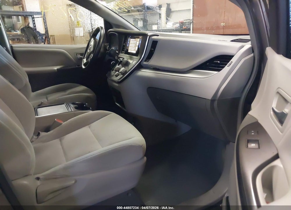 2017 TOYOTA SIENNA LE 7 PASSENGER VIN: 5TDJZ3DC5HS183064