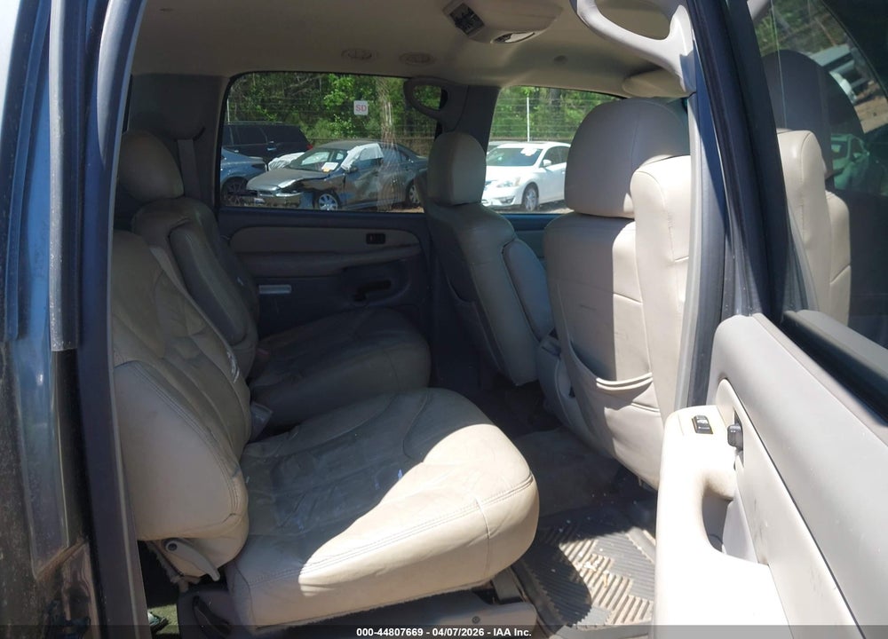 2000 GMC YUKON XL C1500 VIN: 3GKEC16T1YG142339