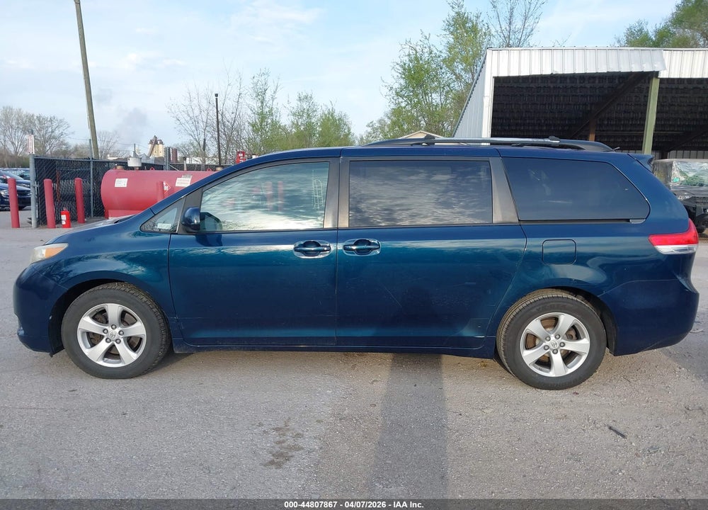 2011 TOYOTA SIENNA LE V6 VIN: 5TDKK3DC8BS103143