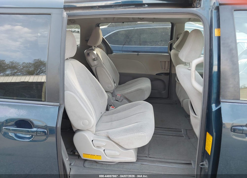 2011 TOYOTA SIENNA LE V6 VIN: 5TDKK3DC8BS103143
