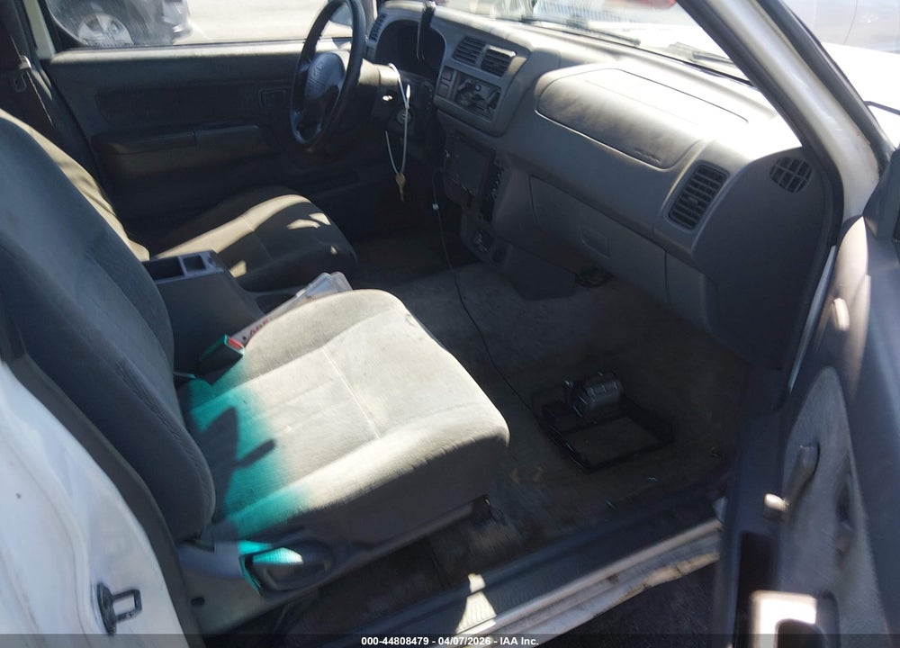 1998 NISSAN FRONTIER SE/XE VIN: 1N6DD26S8WC389288