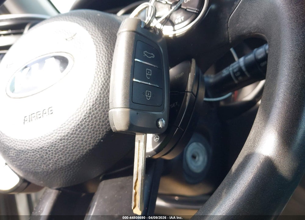 2016 KIA SOUL + VIN: KNDJP3A5XG7822530