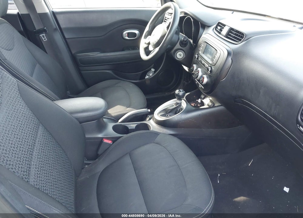 2016 KIA SOUL + VIN: KNDJP3A5XG7822530