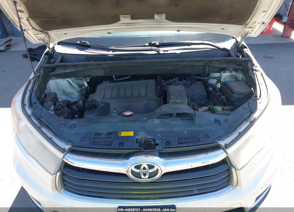 2015 TOYOTA HIGHLANDER XLE V6 VIN: 5TDJKRFH3FS216804