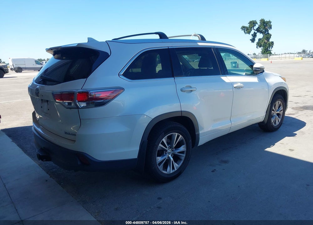 2015 TOYOTA HIGHLANDER XLE V6 VIN: 5TDJKRFH3FS216804