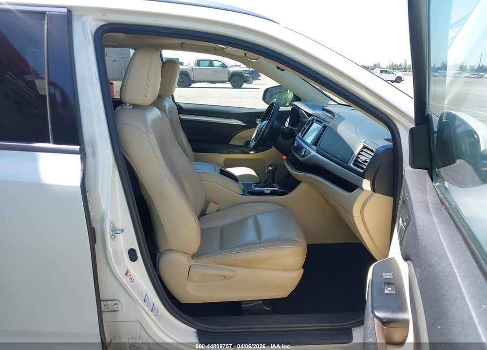 2015 TOYOTA HIGHLANDER XLE V6 VIN: 5TDJKRFH3FS216804
