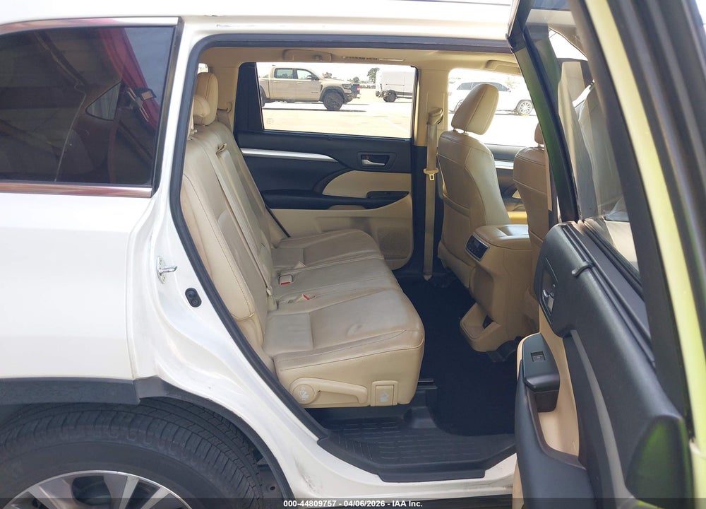 2015 TOYOTA HIGHLANDER XLE V6 VIN: 5TDJKRFH3FS216804