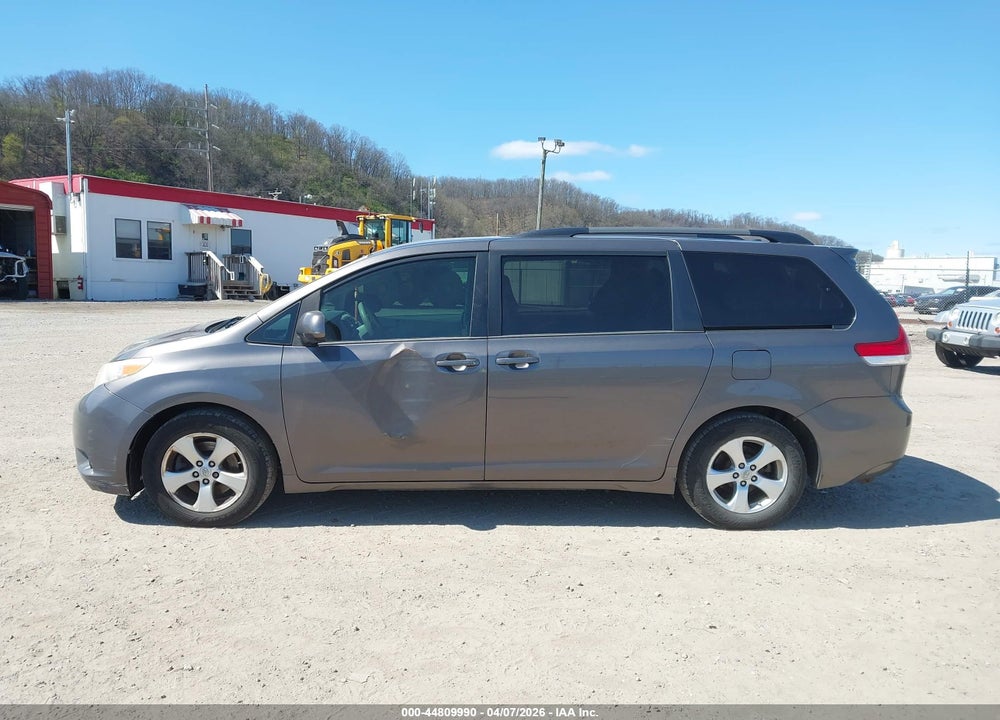 2013 TOYOTA SIENNA LE V6 8 PASSENGER VIN: 5TDKK3DC6DS384782