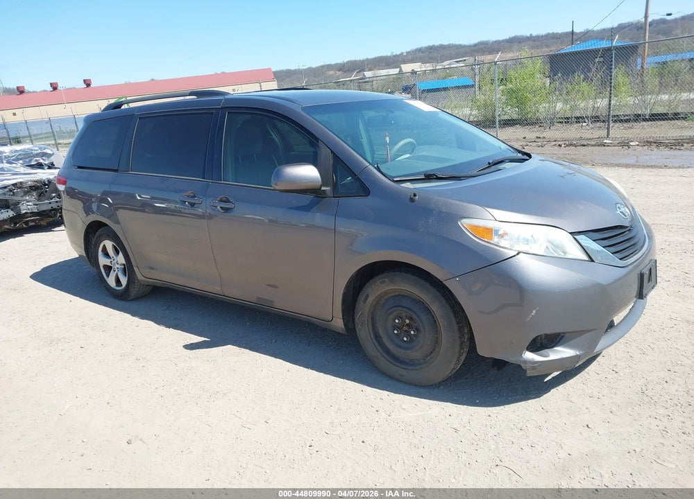 2013 TOYOTA SIENNA LE V6 8 PASSENGER VIN: 5TDKK3DC6DS384782