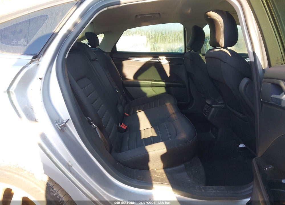 2015 FORD FUSION SE VIN: 1FA6P0HD0F5131458