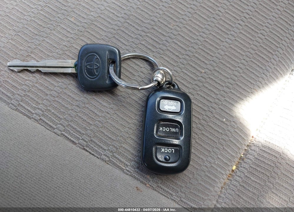 2005 TOYOTA CAMRY LE VIN: 4T1BE32K85U590826