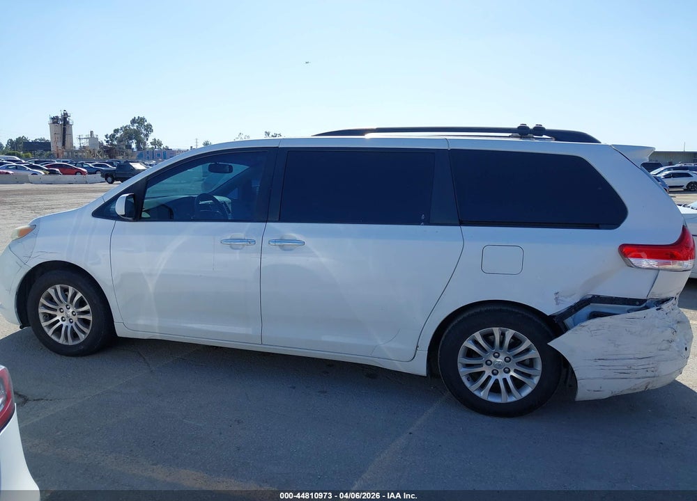 2011 TOYOTA SIENNA XLE V6 VIN: 5TDYK3DC7BS007370