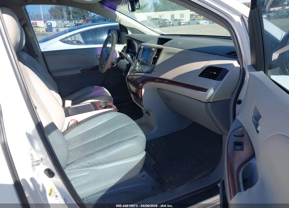 2011 TOYOTA SIENNA XLE V6 VIN: 5TDYK3DC7BS007370
