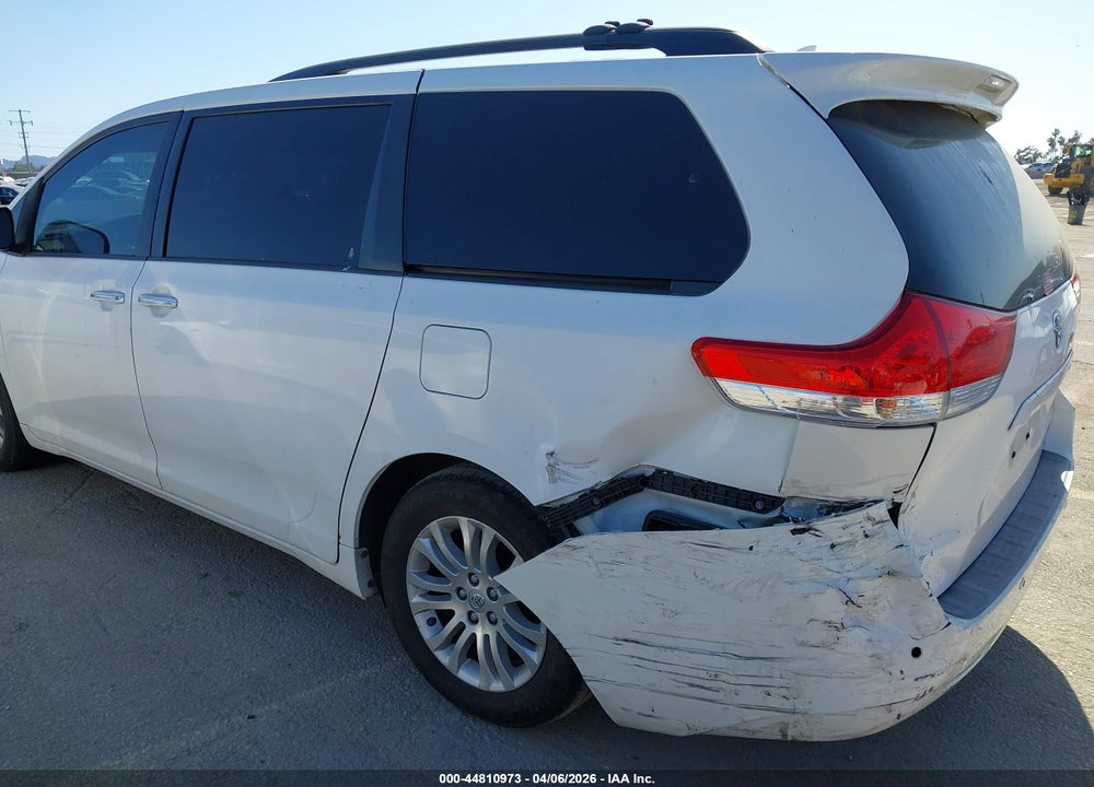 2011 TOYOTA SIENNA XLE V6 VIN: 5TDYK3DC7BS007370