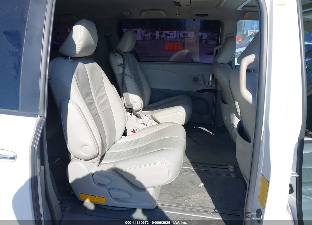 2011 TOYOTA SIENNA XLE V6 VIN: 5TDYK3DC7BS007370