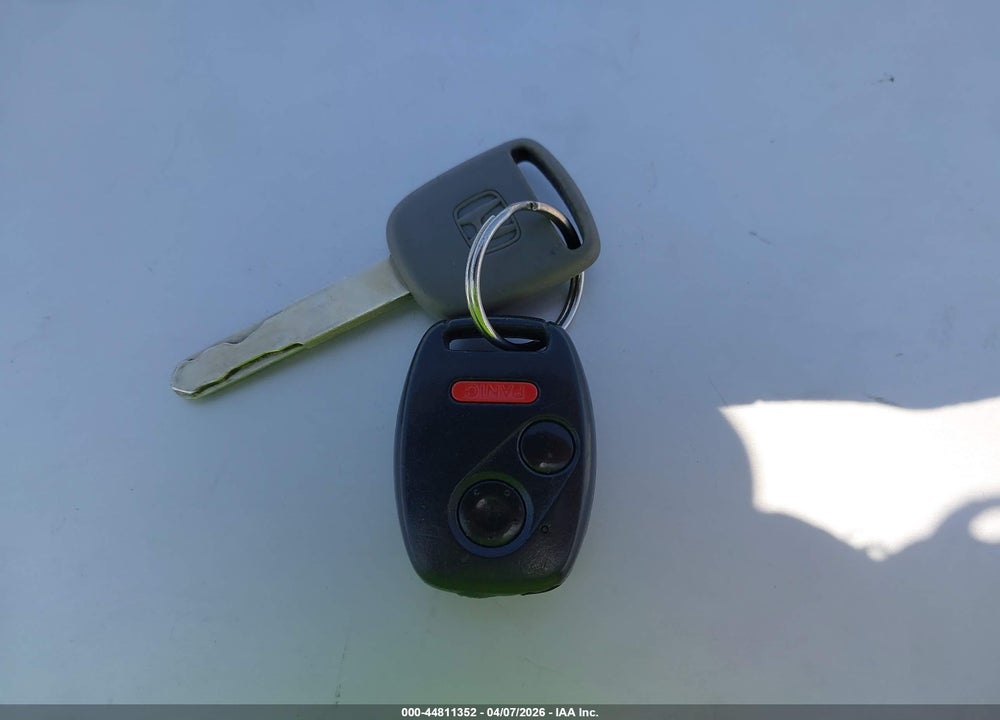 2010 HONDA CIVIC LX VIN: 19XFA1F50AE048395