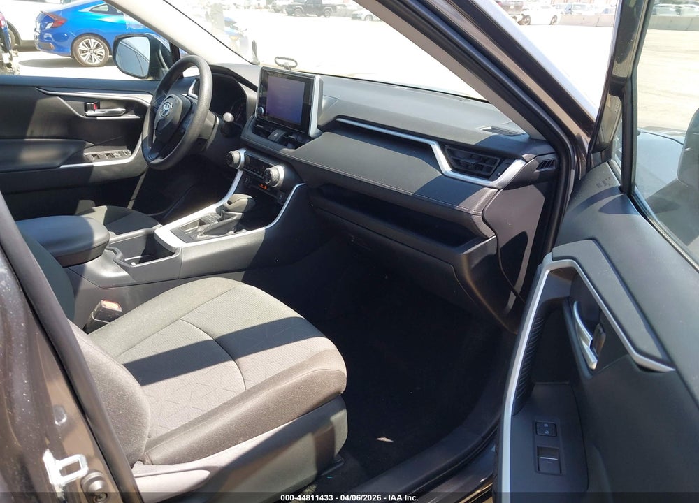 2025 TOYOTA RAV4 VIN: 2T3W1RFV2SC318183