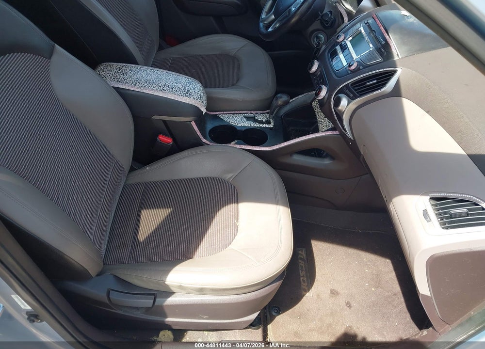 2010 HYUNDAI TUCSON GLS VIN: KM8JU3AC9AU064482
