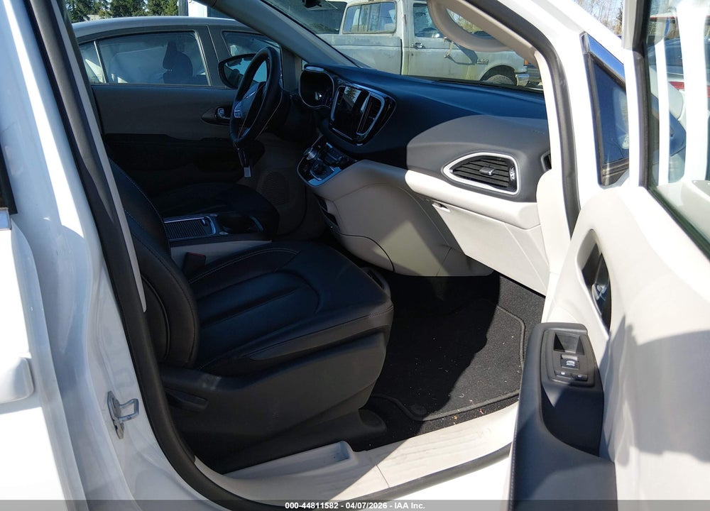 2024 CHRYSLER PACIFICA TOURING L VIN: 2C4RC1BG8RR115835