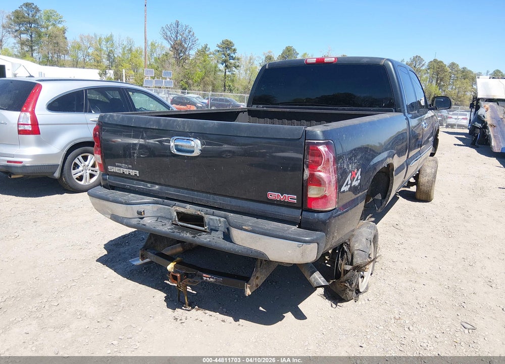 2005 GMC SIERRA 2500HD SLE VIN: 1GTHK29U15E129647