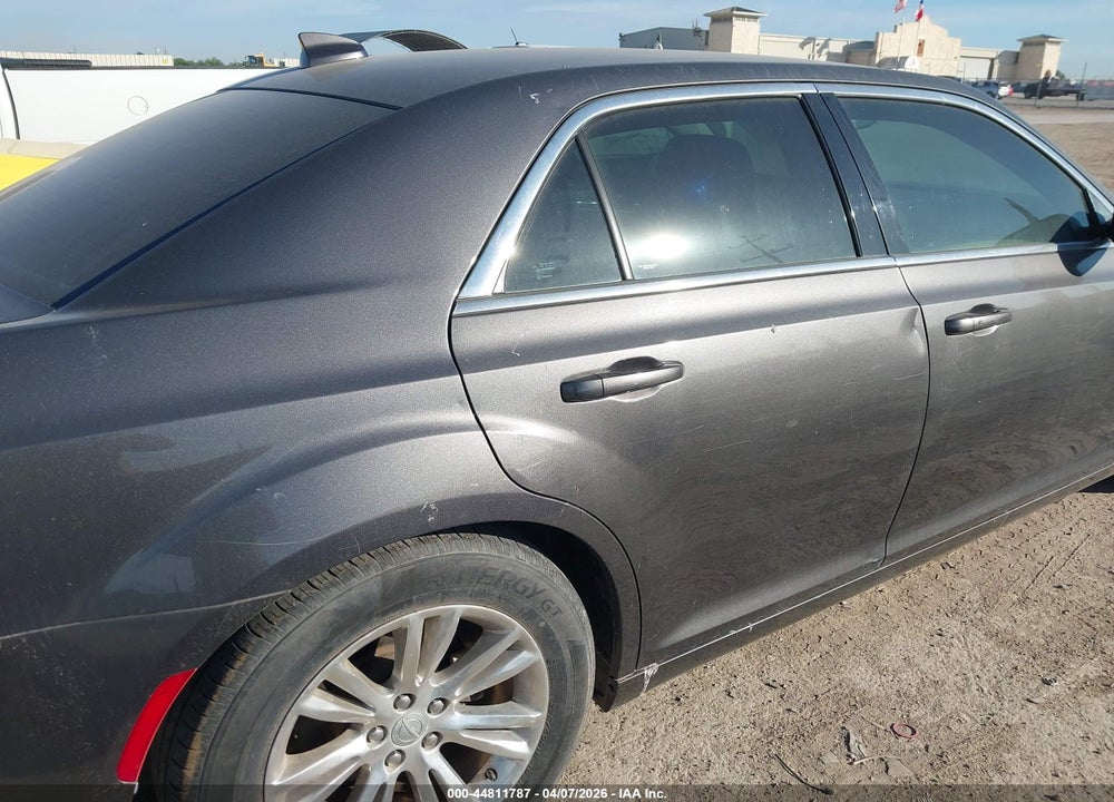 2016 CHRYSLER 300 LIMITED VIN: 2C3CCAAG8GH304581