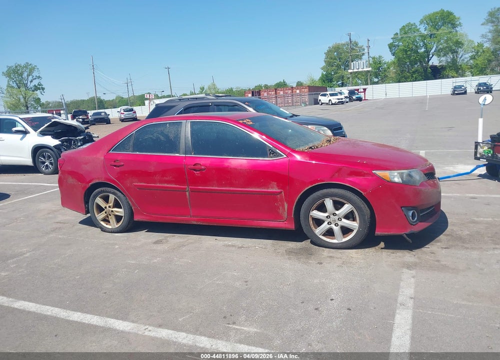 2014 TOYOTA CAMRY SE VIN: 4T1BF1FK1EU862211