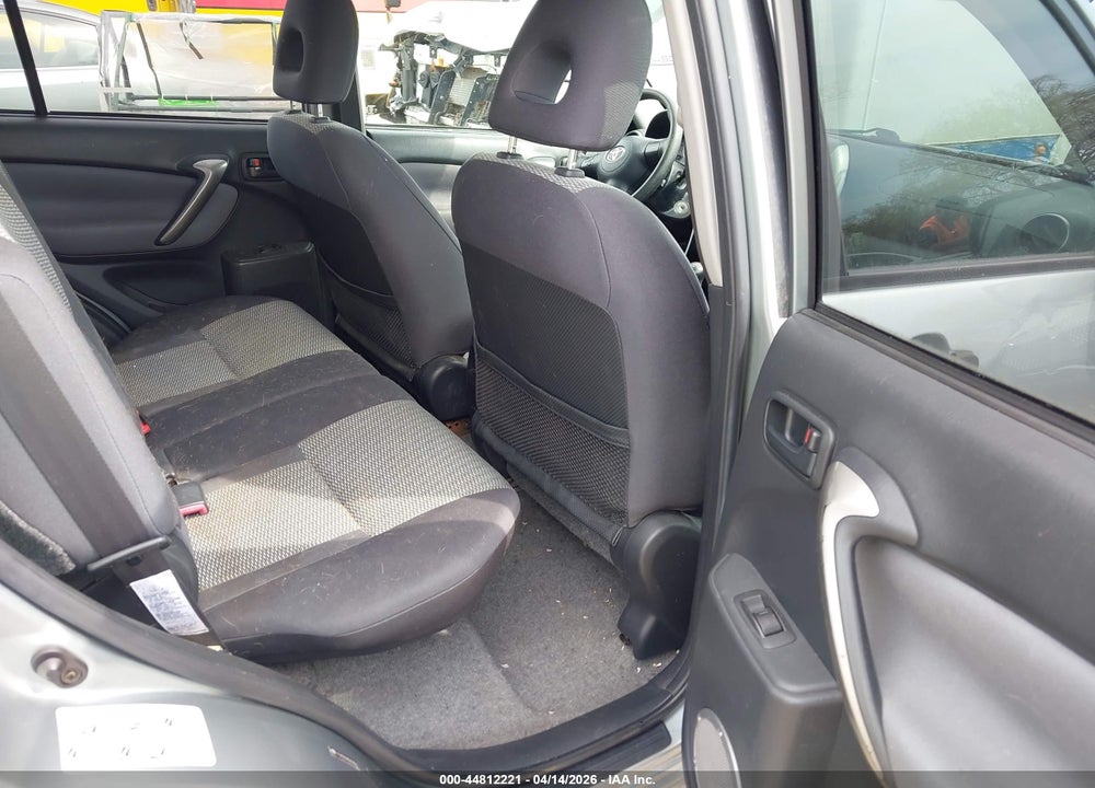 2005 TOYOTA RAV4 VIN: JTEHD20V856044861