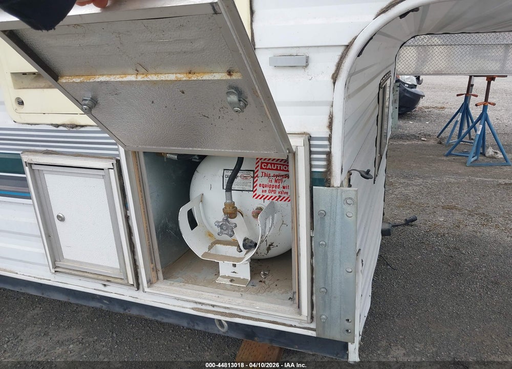 1996 FLEETWOOD ANGLER 8B VIN: 1EL6B0807T2381776
