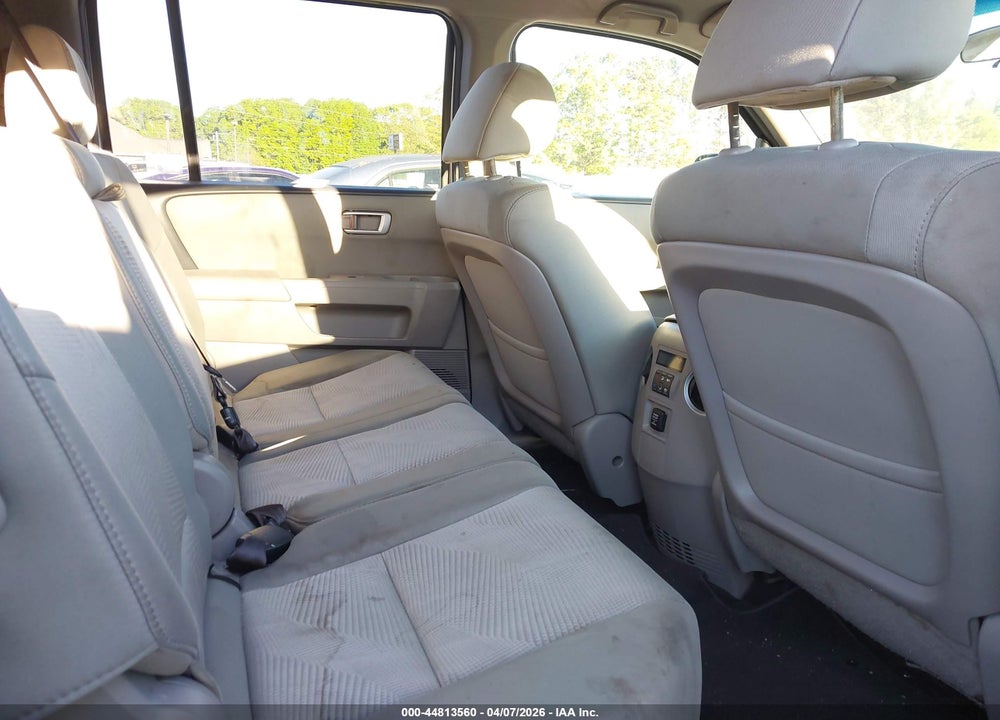 2012 HONDA PILOT LX VIN: 5FNYF4H24CB060092
