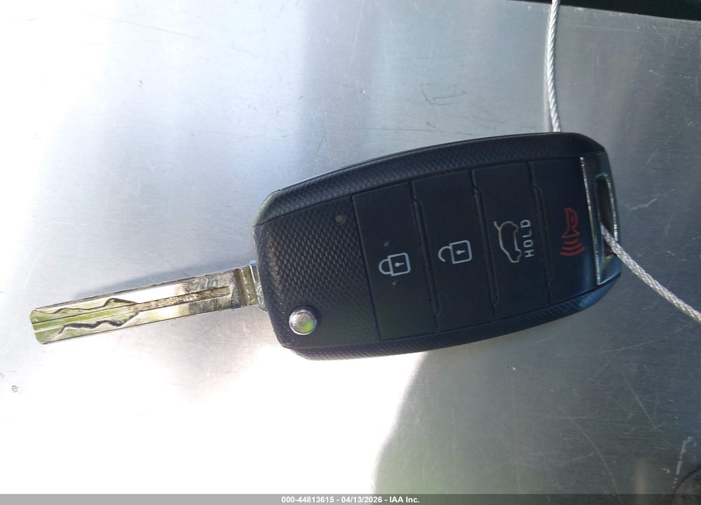 2016 KIA SOUL + VIN: KNDJP3A51G7330176